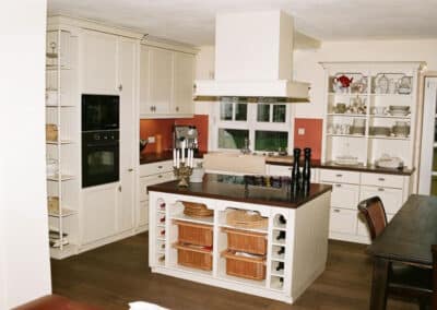 Rustikale Küche in weiß